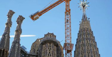 Храм Саграда Фамилия в Барселоне: завершение строительства откладывается