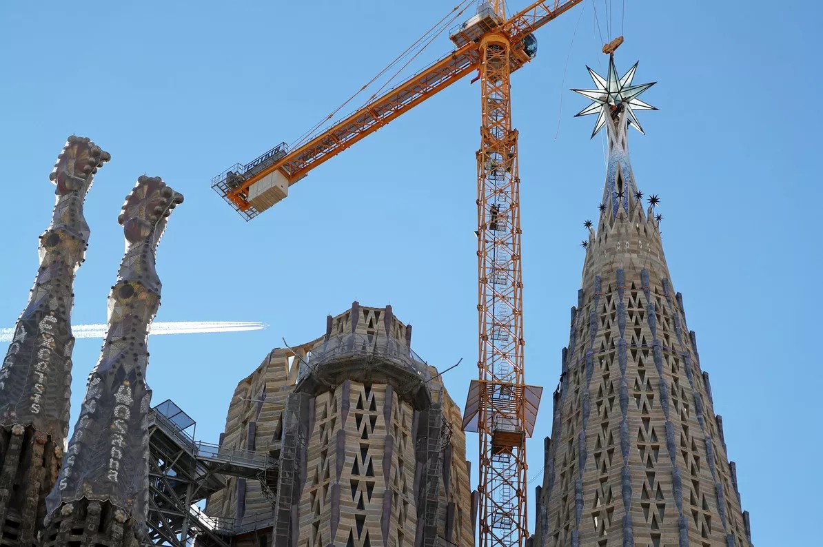 Храм Саграда Фамилия в Барселоне: завершение строительства откладывается