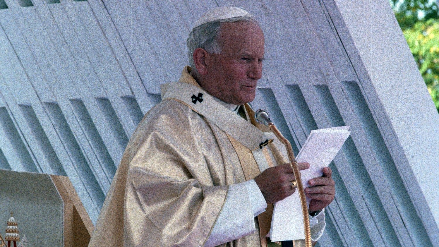 Папа Франциск выступил в защиту Иоанна Павла II