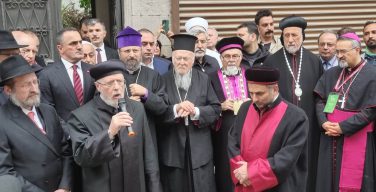 Религиозные лидеры Турции посетили зону землетрясения и приняли участие в ифтаре