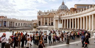 Ватикан: в базилике св. Петра появился отдельный вход для молящихся