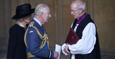 СМИ: Карл III вступил в конфликт с Церковью Англии по вопросу организации коронации
