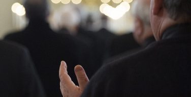Папа внёс поправки в каноническое право