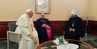 Папа Франциск встретился с митрополитом Иларионом (ФОТО)