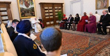 Папа встретился с политическими и религиозными деятелями Манчестера