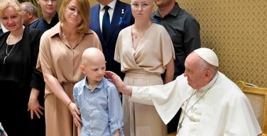 Папа встретился с больными детьми из Польши (+ ФОТО)