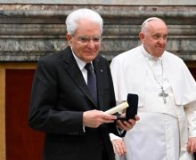 Папа Франциск вручил президенту Италии премию имени Павла VI (+ ВИДЕО)