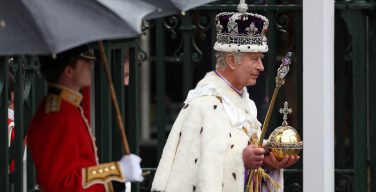 Король Карл III коронован в Вестминстерском аббатстве