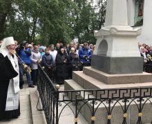 На могиле Александра Пушкина под Псковом отслужили заупокойную литию