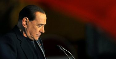 Папа молится о новопреставленном Сильвио Берлускони
