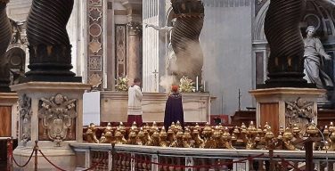 В Ватикане прошёл обряд покаяния после профанации алтаря собора Святого Петра