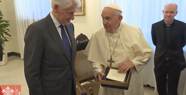 Папа Франциск встретился с бывшим президентом США Биллом Клинтоном