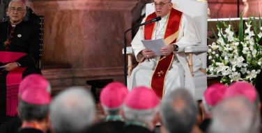 Португалия: на встрече с духовенством Папа призвал заключать мир в объятия с евангельской надеждой (+ ФОТО)