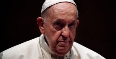 Папа встретился с жертвами насилия со стороны духовенства
