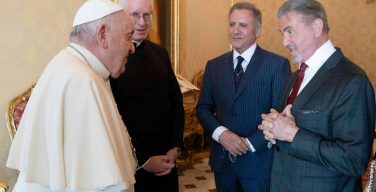 Папа Франциск встретился с Сильвестром Сталлоне (ФОТО)