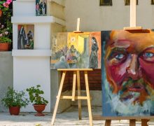 «Се человек»: выставка с портретами и историями во дворике католического храма (+ ФОТО)