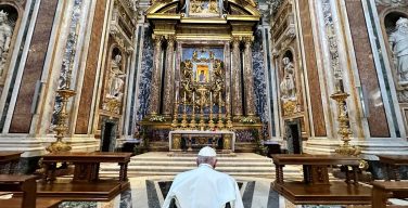 Папа вверил Богородице предстоящую поездку в Марсель