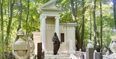 В Москве отреставрировали усыпальницу семейства Кноп на Введенском кладбище