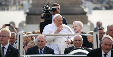 Папа на общей аудиенции: апостольская ревность проявляется в стремлении к миру