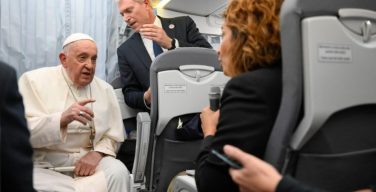 Возвращаясь из Марселя Папа Франциск ответил на вопросы сопровождавших его журналистов