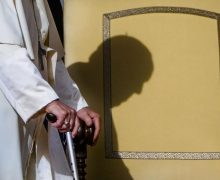 Поездка Папы Римского в Дубай отменена по настоянию врачей
