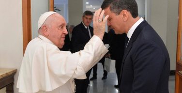 Папа встретился с президентом Парагвая (+ ФОТО)