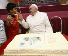 Папа встретил 87-й день рождения в кругу детей (+ ФОТО)