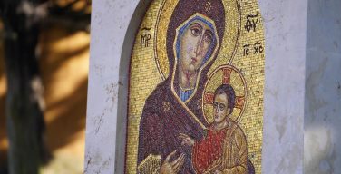 В Ватикане установили стелу с мозаикой Иверской иконы Богородицы, созданной в Грузии