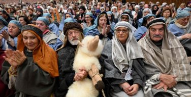 Папа встретился с участниками «живого вертепа» из базилики Санта-Мария-Маджоре (+ ФОТО)