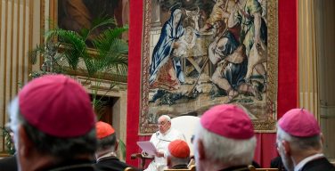 Папа — Римской Курии: слушайте, распознавайте, будьте в пути (+ ФОТО)