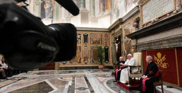 Папа на встрече с ватиканистами: журналистика – это призвание (+ ФОТО)