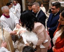 Папа Франциск преподал Таинство Крещения 16 младенцам (+ ФОТО)