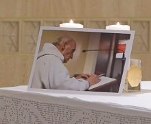 Папа: отец Амель ‒ сияние света против богохульства