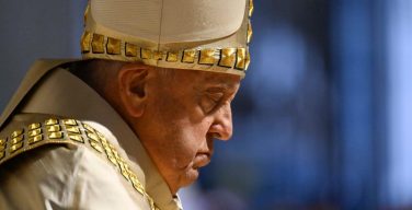 «Миру, изуродованному войнами и эгоизмом, нужна надежда». Папа на Вечерне Вознесения Господнего (+ ФОТО)