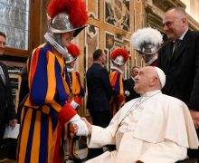Папа приветствовал новобранцев Швейцарской гвардии (+ ФОТО)