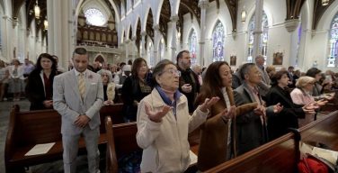 Трамп опережает Байдена среди избирателей-католиков — опрос