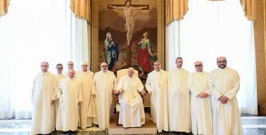 На встрече с монахами аббатства Монтеверджине Папа призвал их быть даром для Бога и от Бога (+ ФОТО)