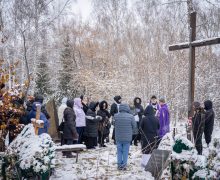 На Католическом кладбище Новосибирска помянули всех усопших верных (+ ФОТО)