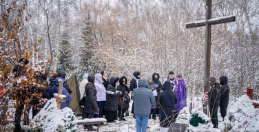 На Католическом кладбище Новосибирска помянули всех усопших верных (+ ФОТО)