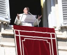 На молитве Angelus 1 ноября Папа призвал христиан следовать путём святости и любви