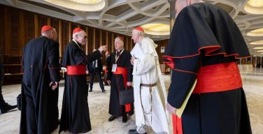 Кто будет выбирать Папу Римского и кто может стать следующим преемником св. апостола Петра?
