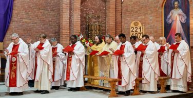 Великий Четверг – праздник священства