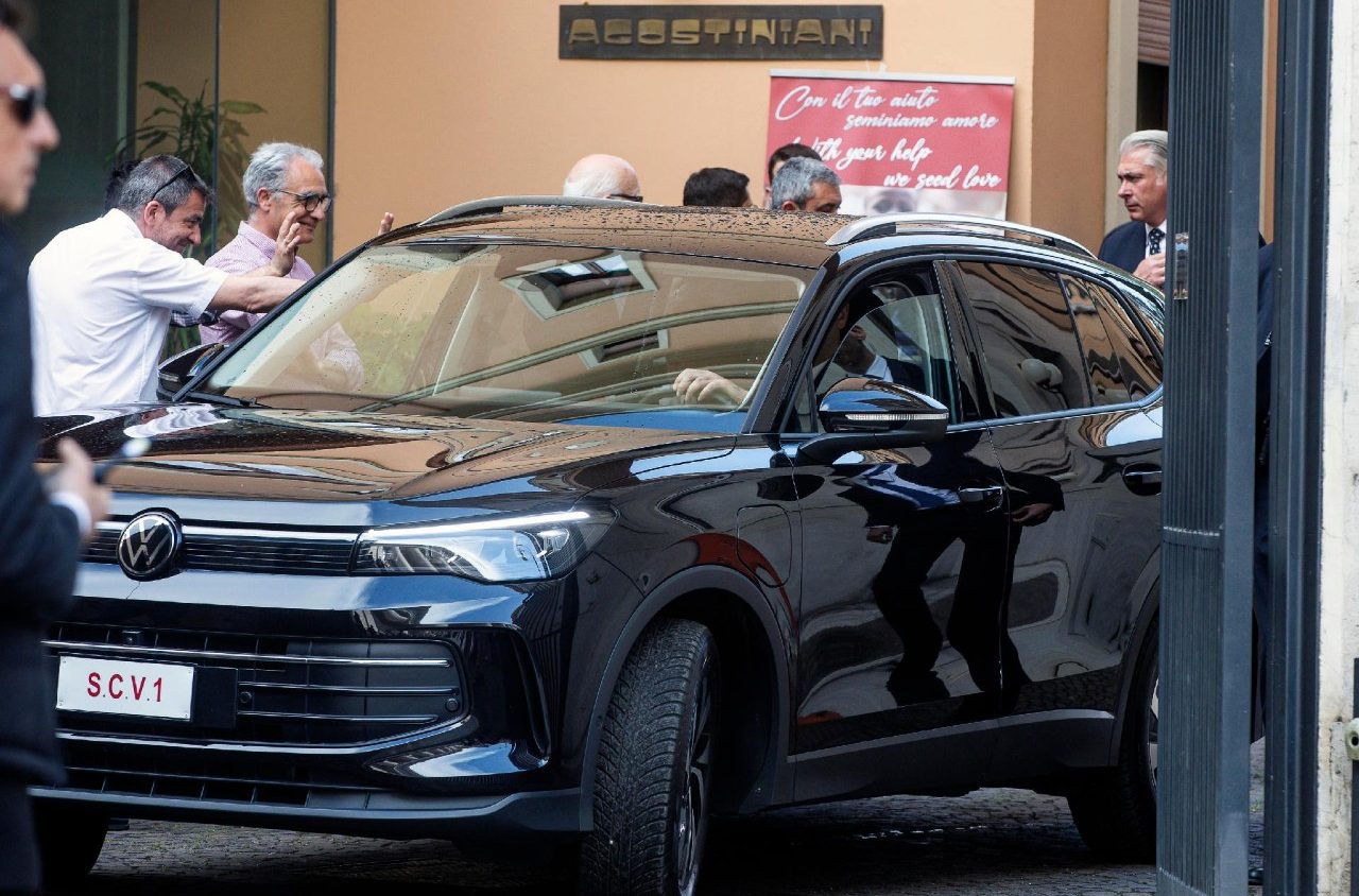 Папа Лев XIV нанёс визит собратьям-августинцам в Риме