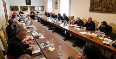 Папа: синодальность помогает Церкви укреплять единство