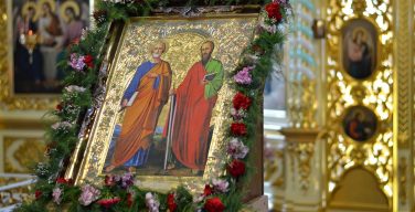 Православные христиане вступили в Петров пост