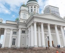 Самая известная достопримечательность Хельсинки сменила цвет