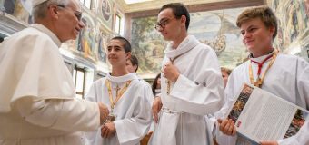 Папа — министрантам: Месса — не обязанность, а радость служения (+ ФОТО)
