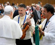 Юбилей-2025: Св. Отец встретился с представителями цыганских народов (+ ФОТО)