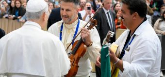 Юбилей-2025: Святейший Отец встретился с представителями цыганских народов (+ ФОТО)