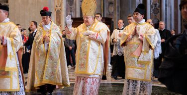 Рим: кардинал Бёрк совершил Тридентскую Мессу в базилике св. Петра (+ ФОТО)